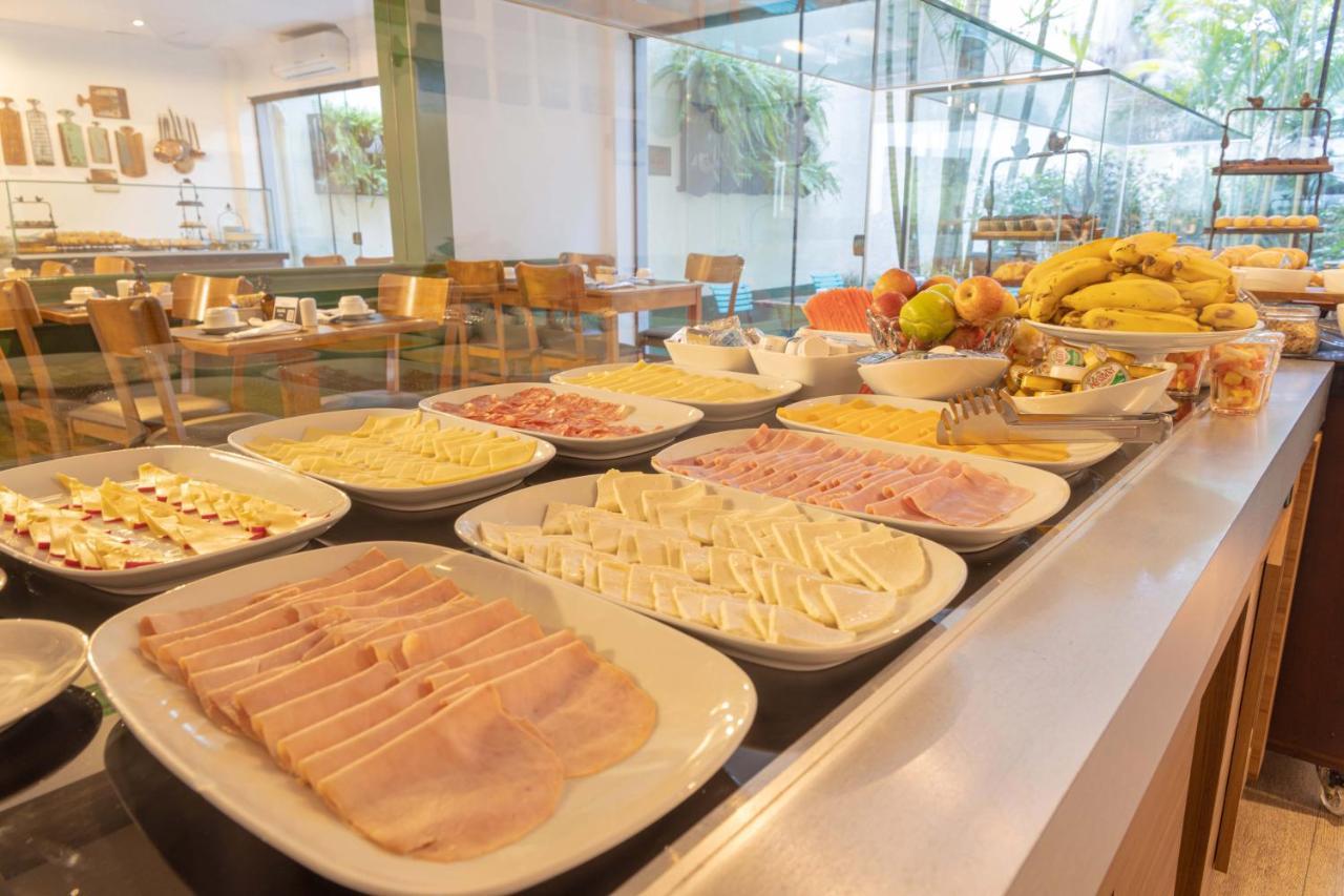Radisson Oscar Freire Otel Sao Paulo Dış mekan fotoğraf A buffet at a hotel