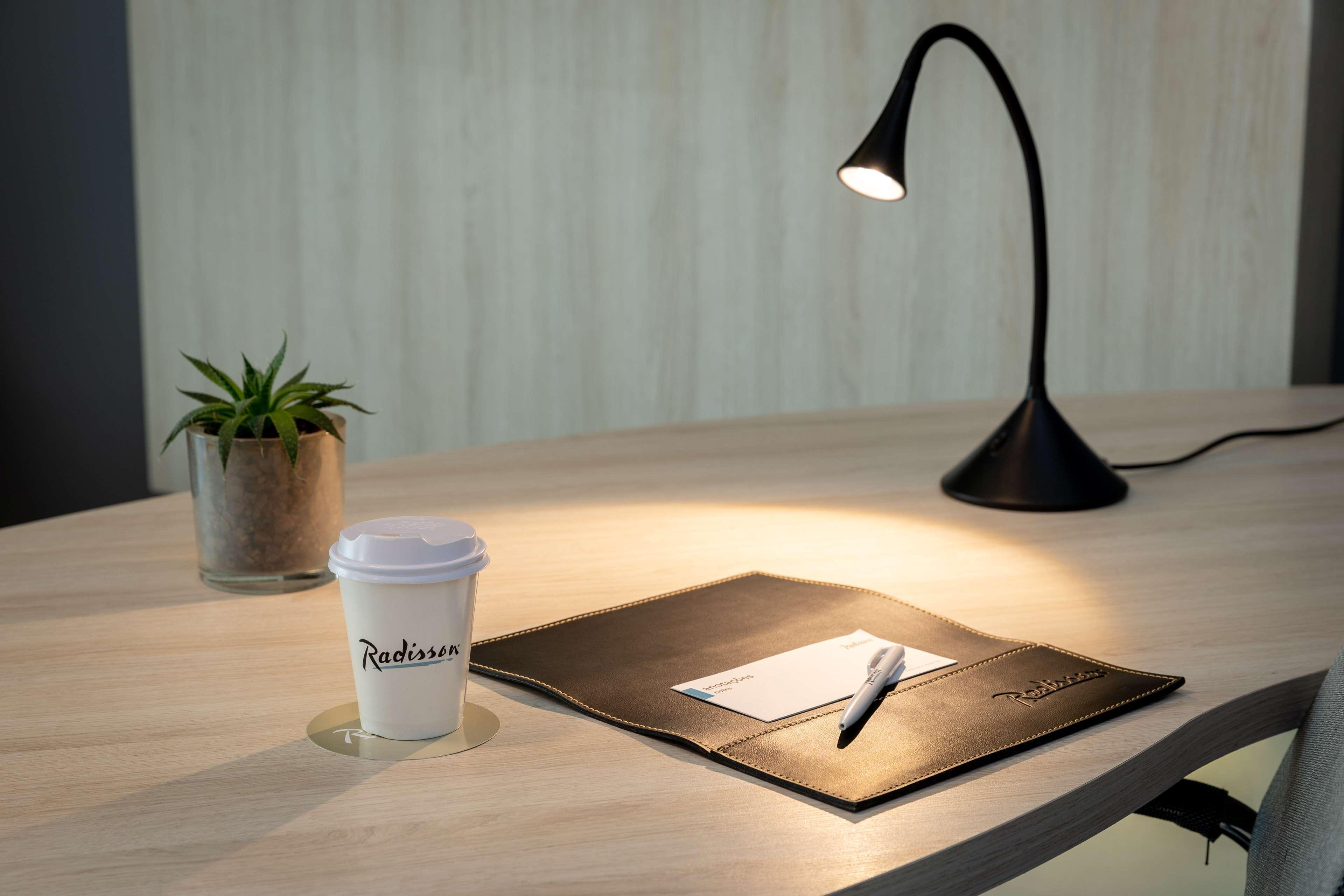 Radisson Oscar Freire Otel Sao Paulo Dış mekan fotoğraf A desk lamp