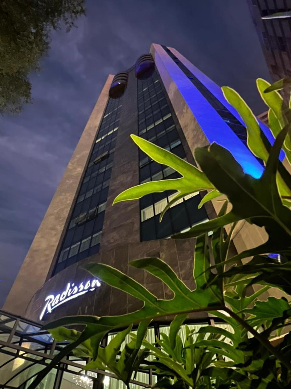 Radisson Oscar Freire Otel Sao Paulo Dış mekan fotoğraf The building at night