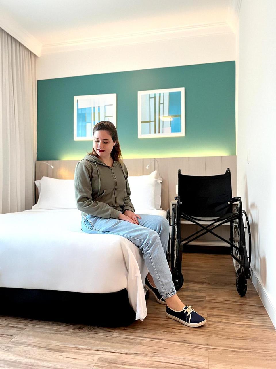 Radisson Oscar Freire Otel Sao Paulo Dış mekan fotoğraf A disabled woman in a hotel room