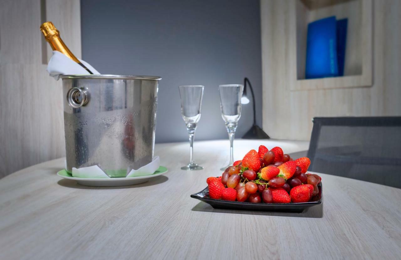 Radisson Oscar Freire Otel Sao Paulo Dış mekan fotoğraf A champagne bucket